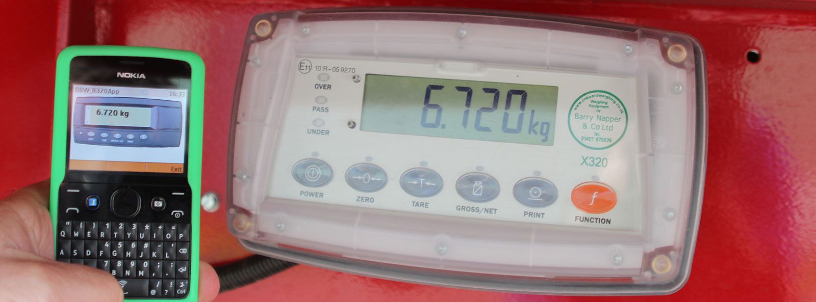 Bluetooth onboard weighing system display and mobile phone